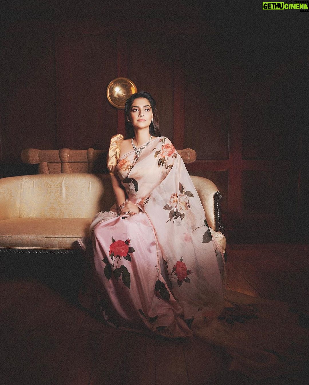 Sonam Kapoor Instagram - What a beautiful evening hosted by @zoyajewels 💫 🎉 Mumbai, Maharashtra