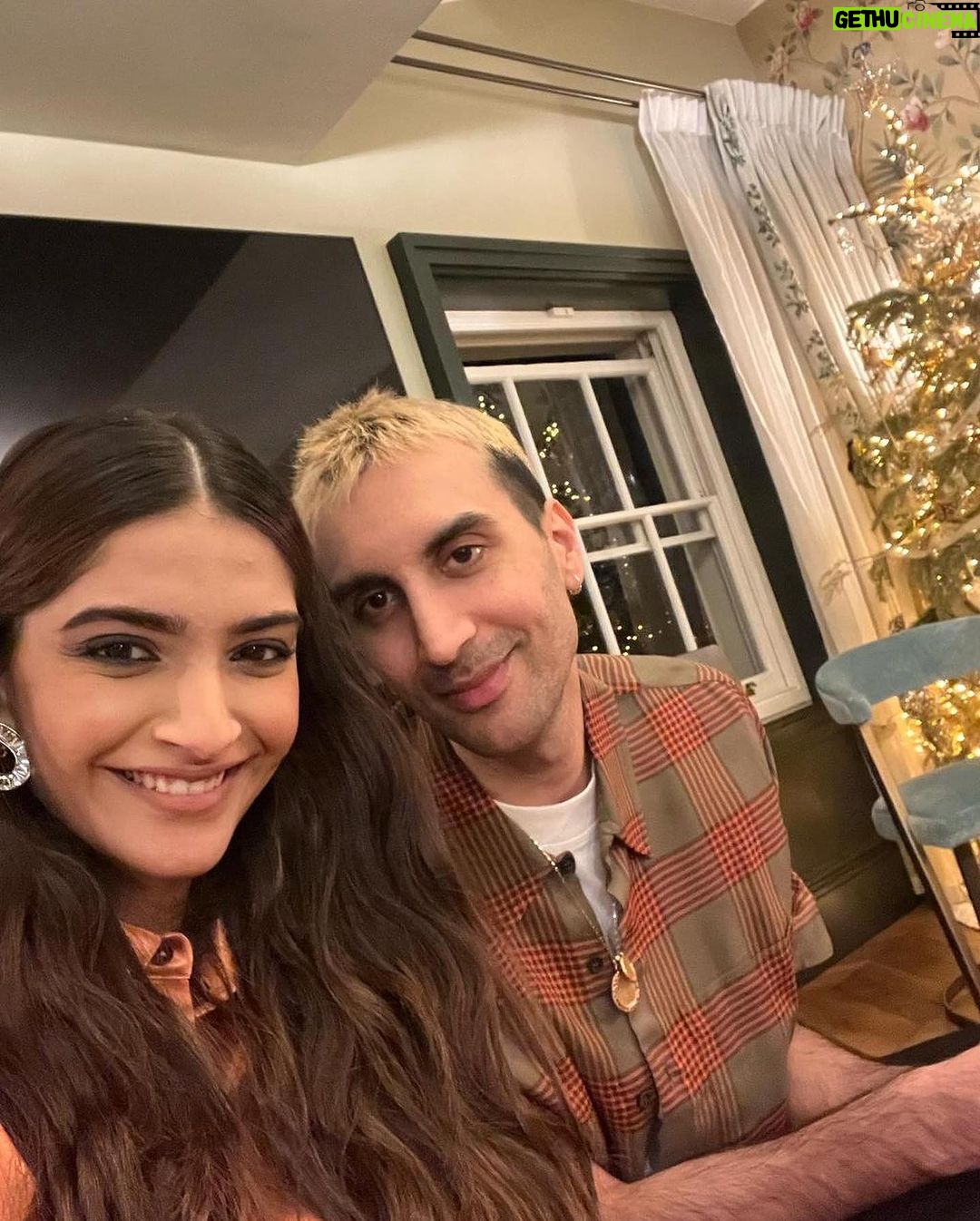 Sonam Kapoor Instagram - Happy happy birthday my @nikhilmansata ! Hope we are always there for each other.. I don’t tell you enough but thank you for your friendship, love and support.. love you lots Nikki, No one like you except me!