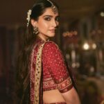 Sonam Kapoor Instagram - Wearing my mom’s 35 year old gharchola.. Thanks mama for lending me this sari and blouse, love raiding your closet.. Do you know what a gharchola is and the significance of it? Would love to know your answers in the comment section. Mumbai, Maharashtra