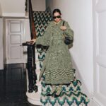 Sonam Kapoor Instagram - On my way to Wimbledon in style, donning a fabulous preview from Daniel Lee's resort 24 collection for @burberry and of course, I can't forget the latest addition to my wardrobe – the stunning Burberry knight bag from the new season. Game, set, match, and fashion-forward! Outfit @burberry Bag @burberry Sunglasses @burberry Earrings @otiumberg Styled by @rheakapoor Assisted by @prabhmalait Publicist @chandnimodha_ Hair by @aamirnaveedhair Make up by @gangamakeup Photographer @rowben_