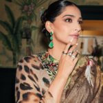 Sonam Kapoor Instagram - Went for the India global forum fireside chat with dearest @authoramish at the gorgeous Nehru Centre at South Audley street. Representing in a lovey Sari by a talented designer @pankaj_s_heritage MUA @gangamakeup @gangamua Hair @peteburkill Photographer @moeez BTS video @vidhigodha Saree - @pankaj_s_heritage Stole - @celine Jewels - @alicecicolini Sandals - @giorgioarmani Styled by @rheakapoor @manishamelwani Style Team - @iambidipto_ @prabhmalait @kasliwalriddhi @vikas_r Nehru Centre London