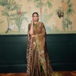 Sonam Kapoor Instagram - Went for the India global forum fireside chat with dearest @authoramish at the gorgeous Nehru Centre at South Audley street. Representing in a lovey Sari by a talented designer @pankaj_s_heritage MUA @gangamakeup @gangamua Hair @peteburkill Photographer @moeez BTS video @vidhigodha Saree - @pankaj_s_heritage Stole - @celine Jewels - @alicecicolini Sandals - @giorgioarmani Styled by @rheakapoor @manishamelwani Style Team - @iambidipto_ @prabhmalait @kasliwalriddhi @vikas_r Nehru Centre London