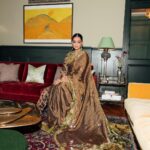 Sonam Kapoor Instagram - Went for the India global forum fireside chat with dearest @authoramish at the gorgeous Nehru Centre at South Audley street. Representing in a lovey Sari by a talented designer @pankaj_s_heritage MUA @gangamakeup @gangamua Hair @peteburkill Photographer @moeez BTS video @vidhigodha Saree - @pankaj_s_heritage Stole - @celine Jewels - @alicecicolini Sandals - @giorgioarmani Styled by @rheakapoor @manishamelwani Style Team - @iambidipto_ @prabhmalait @kasliwalriddhi @vikas_r Nehru Centre London