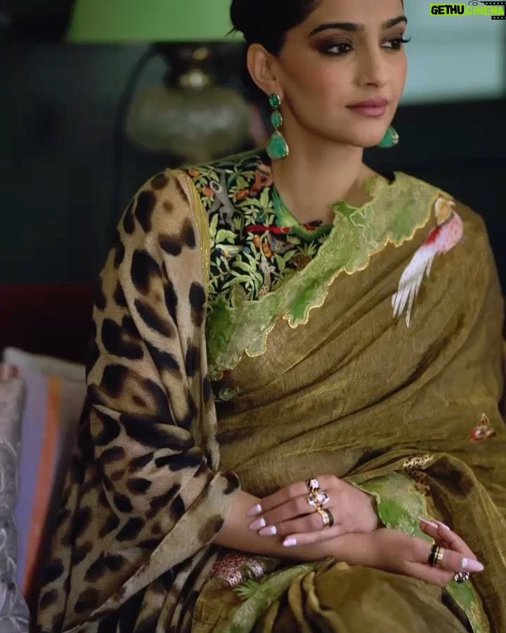 Sonam Kapoor Instagram - Went for the India global forum fireside chat with dearest @authoramish at the gorgeous Nehru Centre at South Audley street. Representing in a lovey Sari by a talented designer @pankaj_s_heritage MUA @gangamakeup @gangamua Hair @peteburkill Photographer @moeez BTS video @vidhigodha Saree - @pankaj_s_heritage Stole - @celine Jewels - @alicecicolini Sandals - @giorgioarmani Styled by @rheakapoor @manishamelwani Style Team - @iambidipto_ @prabhmalait @kasliwalriddhi @vikas_r Nehru Centre London