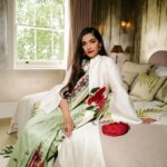 Sonam Kapoor Instagram - Representing in @rohitbalofficial for the reception at 10 Downing Street to celebrate UK india week. What a beautiful day and so happy I got to wear a sari in the gorgeous london summer. MUA @gangamakeup Hair @peteburkill Photographer @marcobahler Custom Saree - @rohitbalofficial Earrings - @dhuri_ Ring - @amrapalijewels Juttis - @fizzygoblet Styled by @rheakapoor @manishamelwani Style Team @iambidipto_ @prabhmalait @vikas_r