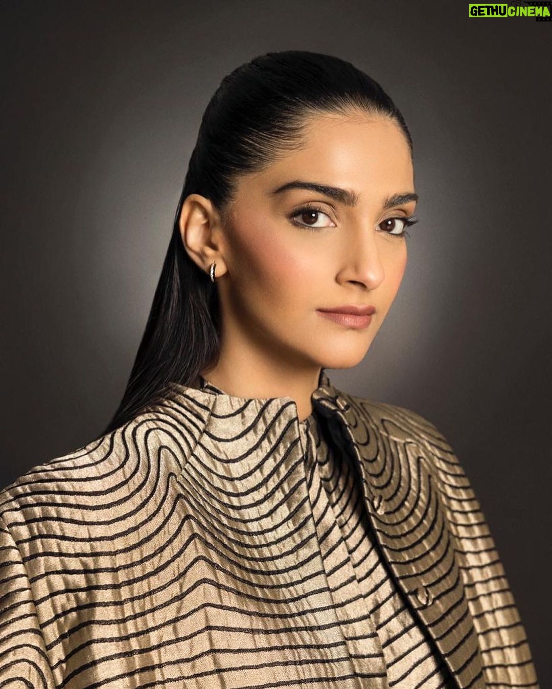 Sonam Kapoor Instagram - A closer look at last night’s glam…