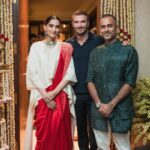 Sonam Kapoor Instagram - It was such a pleasure showing you a small taste of India @davidbeckham @davidgardner Hope you loved India as much as India loves you ! Thank you to my team that’s helped me put it together . @pallaviubhat @neeha7 @irteqarehmani @xahoormir @cult_0f_personality @lakshmi_poojari02 Thank you to some of the best in India Planner @siyagupta_events_experiences Concept and Floral Design @dhuncordo @followthefullmoon Art and styling @dishadeyy Food @indianaccent Music @aneeshaparwani Photos @aviraj Special thanks to my forever constants mama and masi @kapoor.sunita @kaveeta.singh Mumbai, Maharashtra
