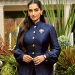 Sonam Kapoor Instagram - A lunch that spoke about the abundance India has to offer. Thank you to Siya, Ira, Karan, Rajnish and Marut for helping me organise and beautifully presenting our country’s offerings to our guests. Thank you my dear dear friend @kunalrawalofficial for designing this bespoke outfit for me.. one of my favourites I’ve worn so far. This is truly a glimpse of modern india. 📸 @dinesh_ahuja 📸 @aviraj Delhi