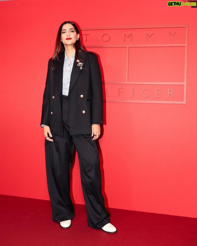 Sonam Kapoor Instagram - What an amazing experience @tommyhilfiger 36 hours in my fave 🗽 in an iconic location and a fabulous show.. the most fun I’ve had in a while! Thank you so much for having me.. can’t wait to come back ! @tommyhilfiger #TommyHilfiger #nyfw2024 New York, New York