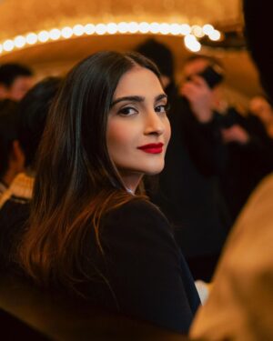 Sonam Kapoor Instagram - What an amazing experience @tommyhilfiger 36 hours in my fave 🗽 in an iconic location and a fabulous show.. the most fun I’ve had in a while! Thank you so much for having me.. can’t wait to come back ! 

@tommyhilfiger #TommyHilfiger #nyfw2024