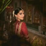 Sonam Kapoor Instagram - Wearing my mom’s 35 year old gharchola.. Thanks mama for lending me this sari and blouse, love raiding your closet.. Do you know what a gharchola is and the significance of it? Would love to know your answers in the comment section. Mumbai, Maharashtra