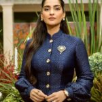 Sonam Kapoor Instagram - A lunch that spoke about the abundance India has to offer. Thank you to Siya, Ira, Karan, Rajnish and Marut for helping me organise and beautifully presenting our country’s offerings to our guests. Thank you my dear dear friend @kunalrawalofficial for designing this bespoke outfit for me.. one of my favourites I’ve worn so far. This is truly a glimpse of modern india. 📸 @dinesh_ahuja 📸 @aviraj Delhi