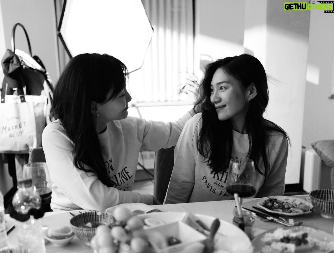 Song Hye-kyo Instagram - 😉 @park_solmi @jeniejang @hyojoo.p @lunadelizia