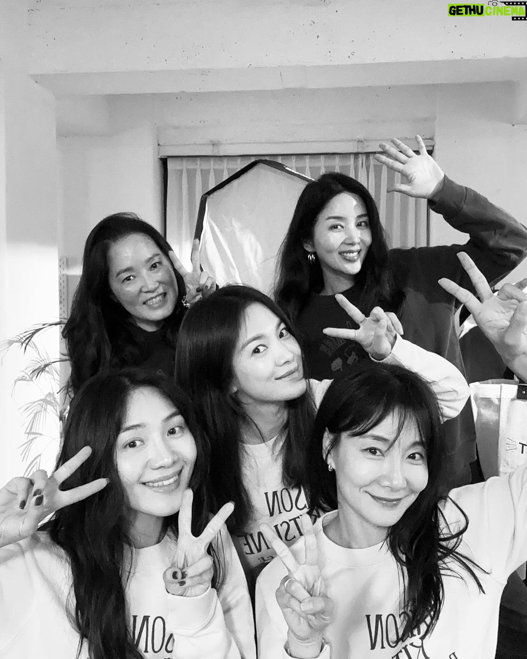 Song Hye-kyo Instagram - 🤍 @jeniejang @park_solmi @hyojoo.p @lunadelizia Ruby