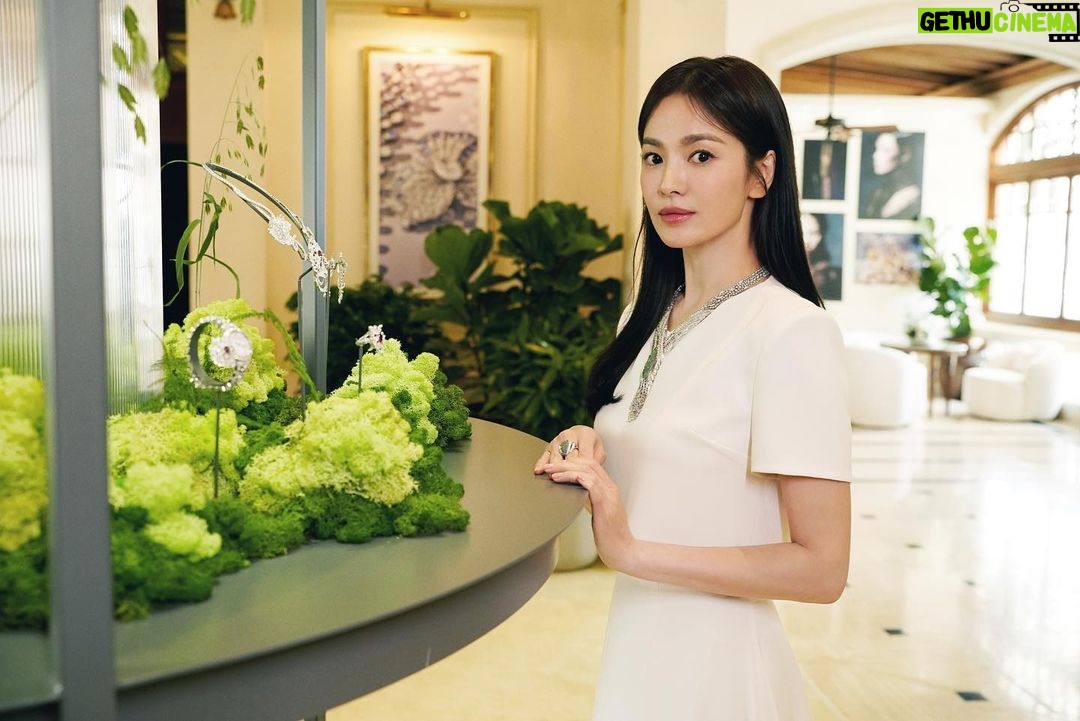 Song Hye-kyo Instagram - @chaumetofficial 💙
