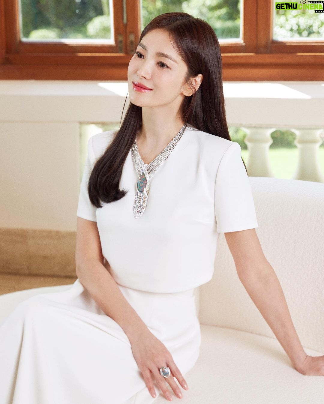 Song Hye-kyo Instagram - @chaumetofficial 💙