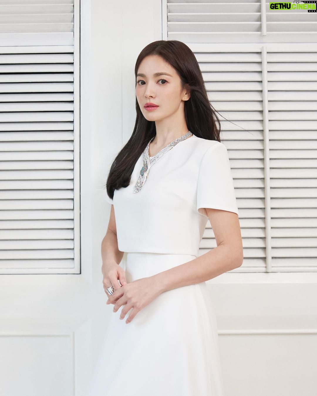 Song Hye-kyo Instagram - @chaumetofficial 💙
