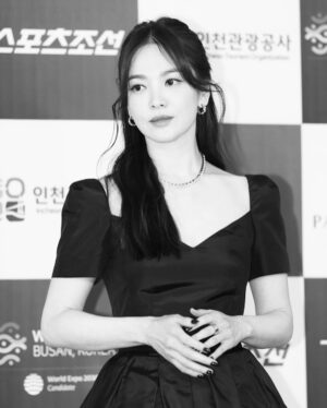 Song Hye-kyo Instagram - 행복한 시간 이었습니다
감사합니다🙏🏻❤️