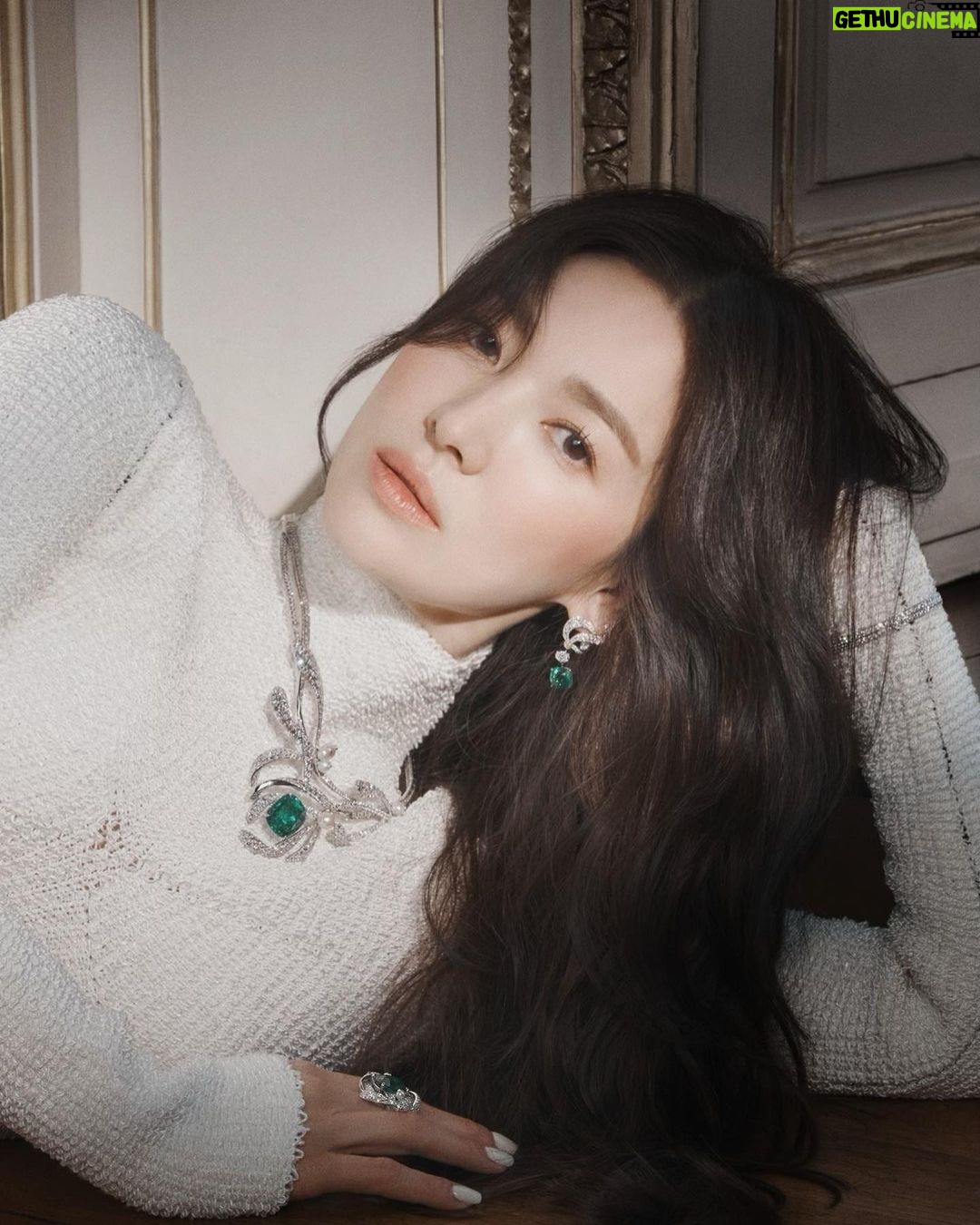 Song Hye-kyo - 3.2 Million Likes - @harpersbazaarhk
@chaumetofficial
šø @hongjanghyun