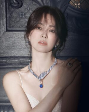 Song Hye-kyo Instagram - @harpersbazaarhk 
@chaumetofficial 

📸 @hongjanghyun