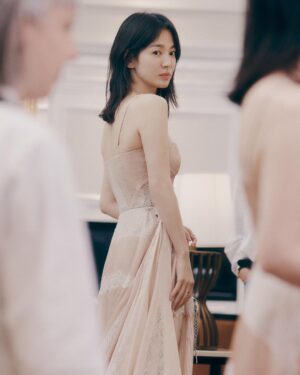 Song Hye-kyo Instagram - Final fitting for the Met Gala 💛

📸 @parkjongha