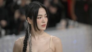 Song Hye-kyo Instagram - Met Gala 2023 with Fendi💛

@halolee7 
@with.hyunkyoung 
@b_joeun