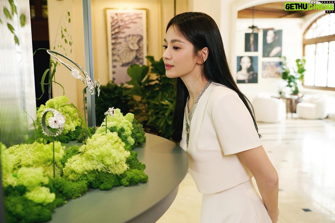 Song Hye-kyo Instagram - @chaumetofficial 💙