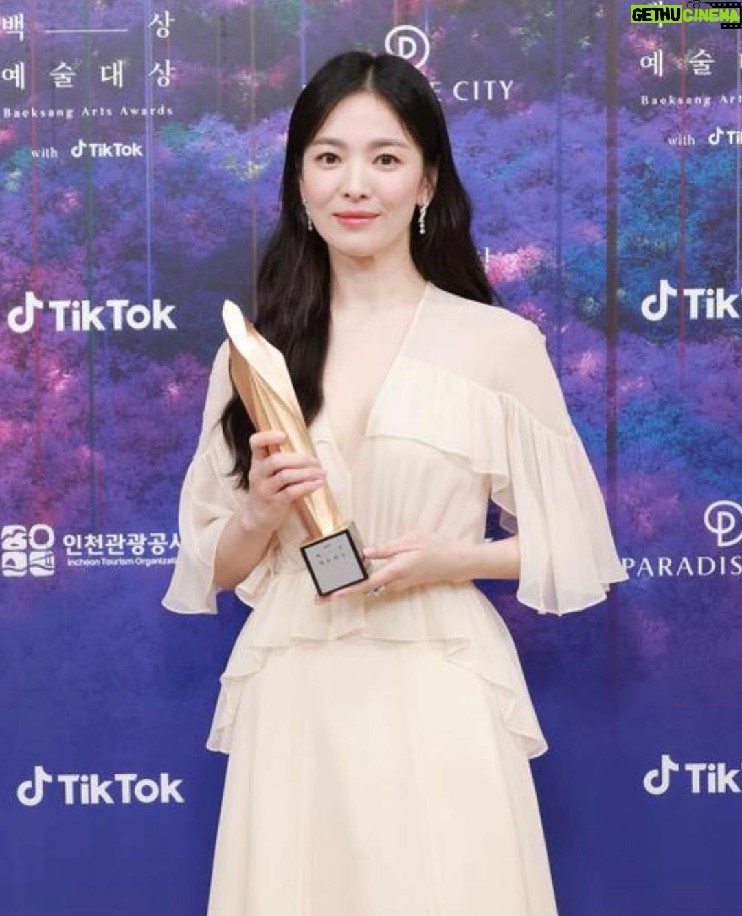 Song Hye-kyo - 2 Million Likes - ź°ģ¬ķ©ėė¤ š«¶š»