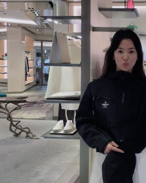 Song Hye-kyo Instagram - ROMA💛