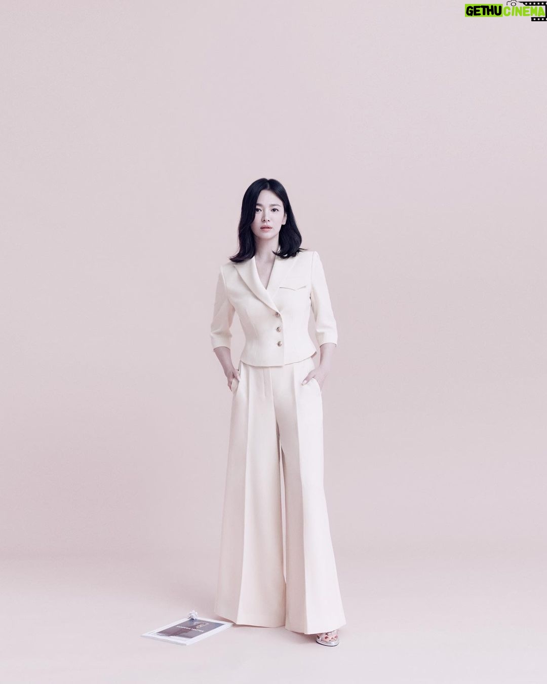 Song Hye-kyo - 2.4 Million Likes - @michaachannel š
šø @hongjanghyun