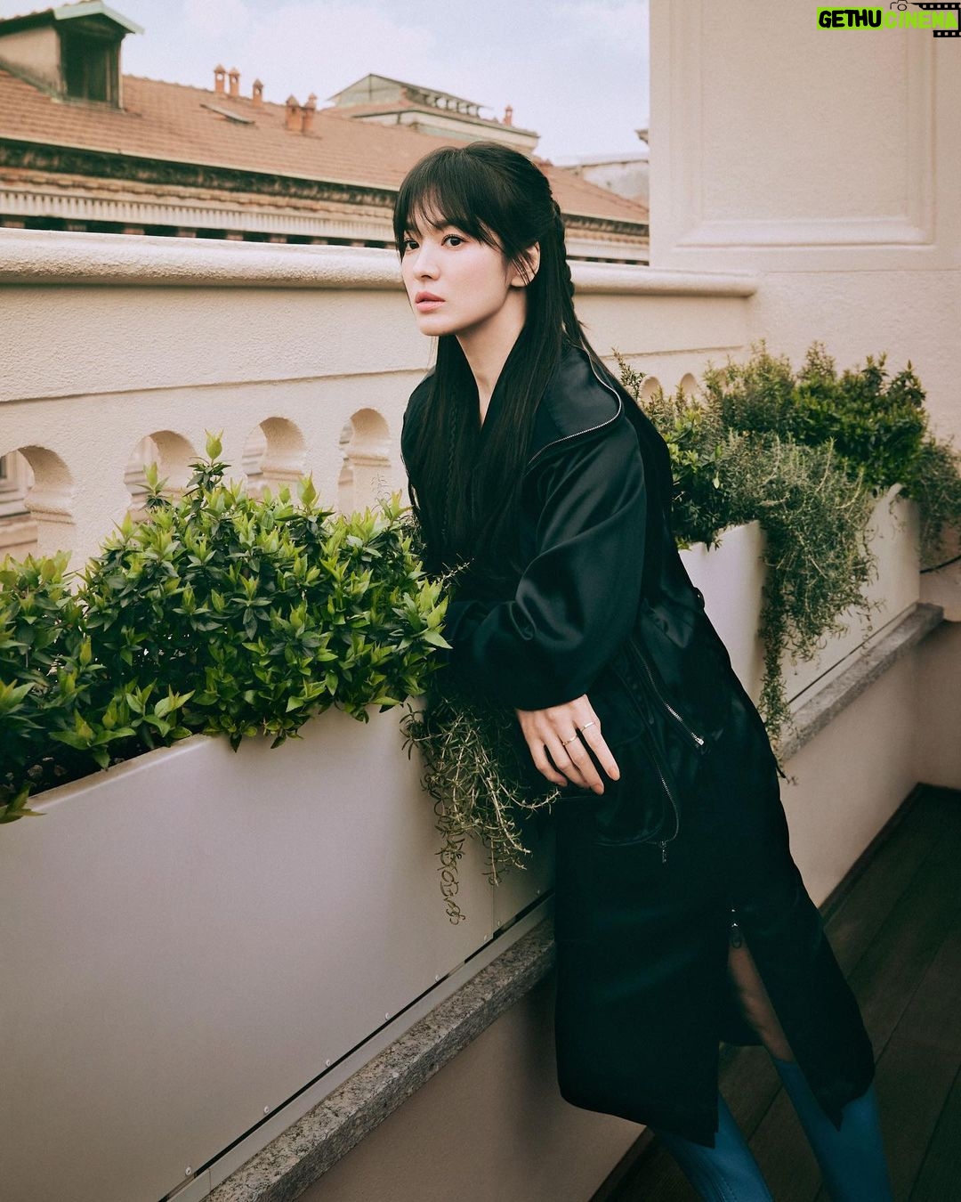 Song Hye-kyo - 2.6 Million Likes - @fendi š
@wkorea š