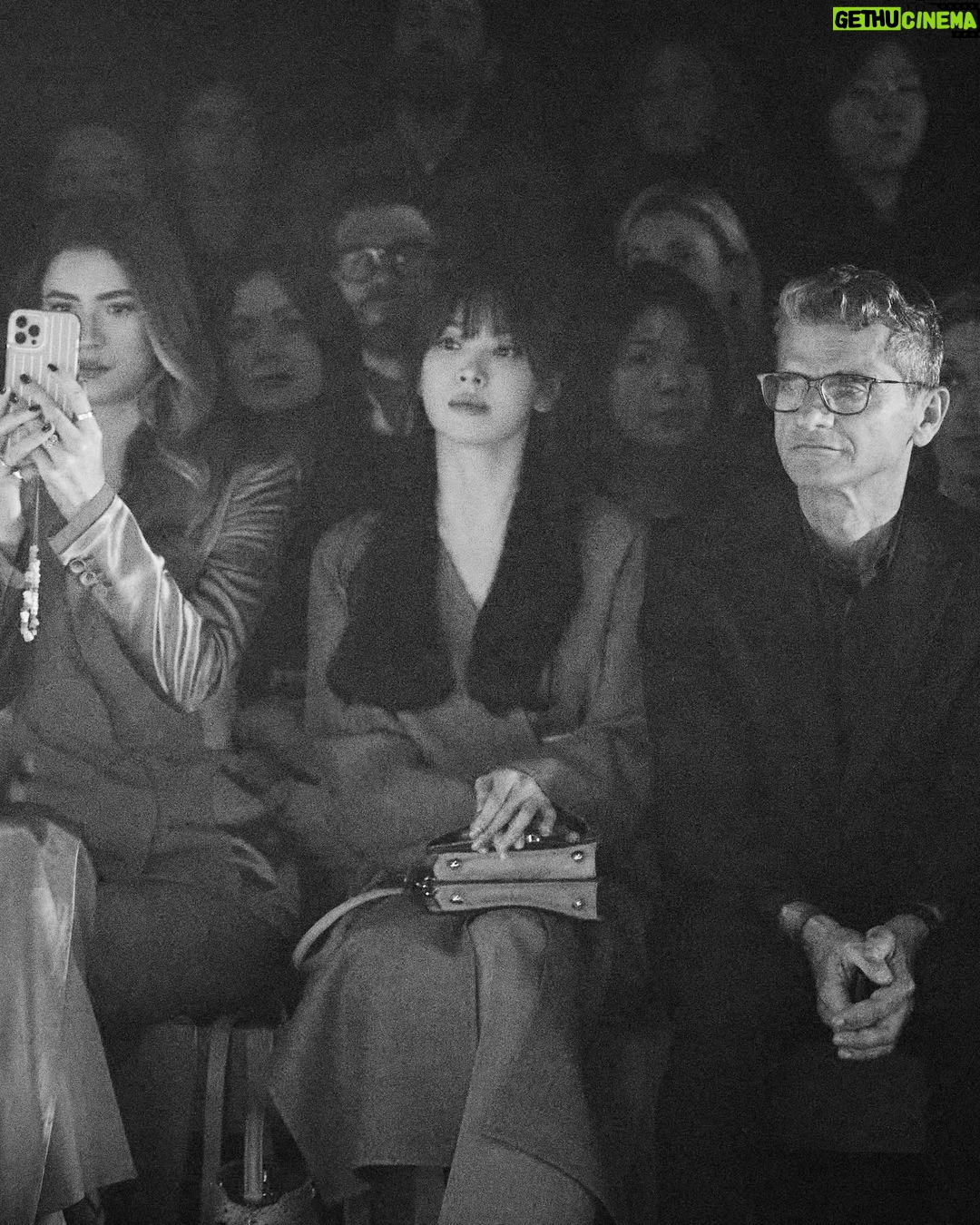 Song Hye-kyo - 2.6 Million Likes - @fendi š
@wkorea š