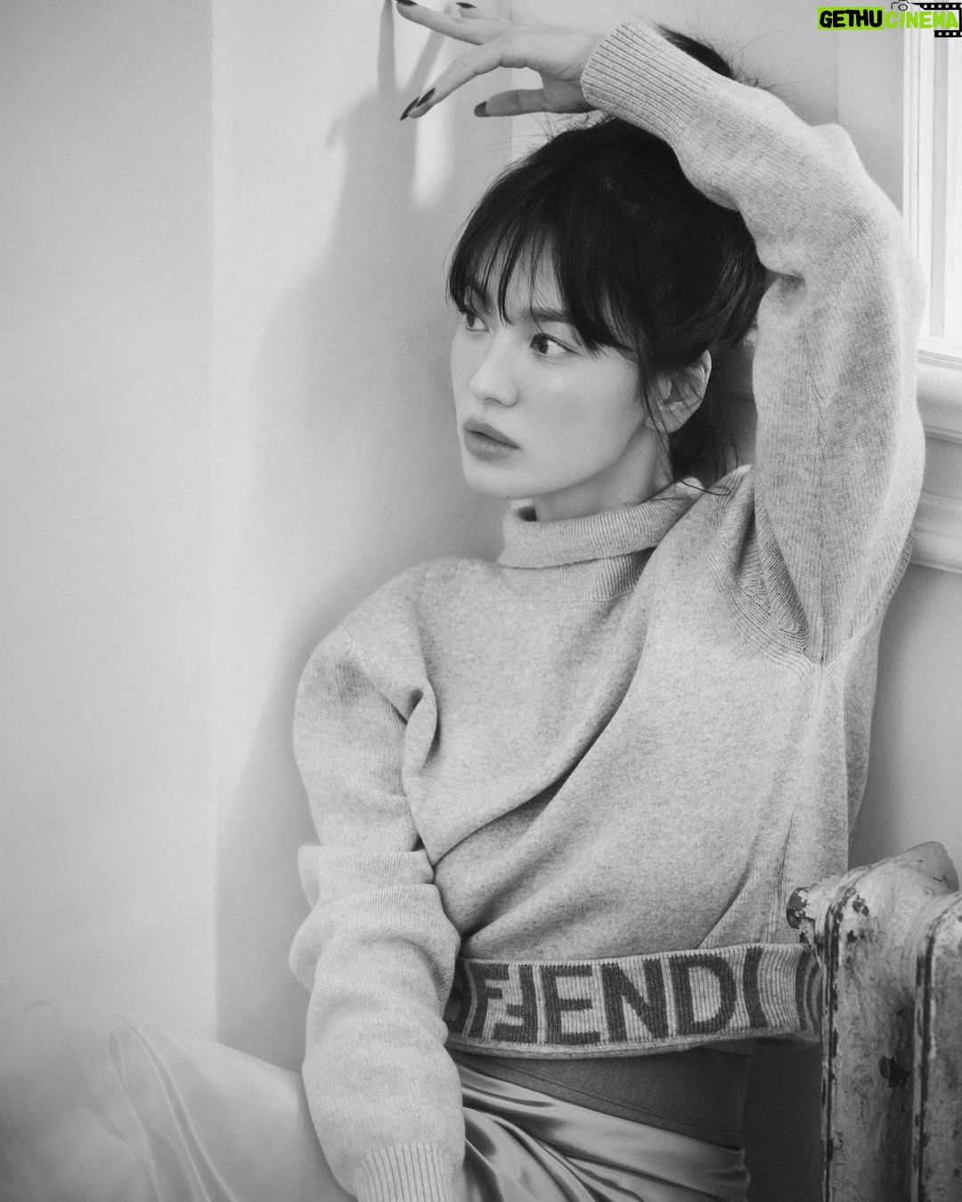 Song Hye-kyo - 2.4 Million Likes - @fendi š #peekaboo
B-cut @ellekorea