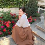 Song Hye-kyo Instagram - 🌸🐶🍀😊