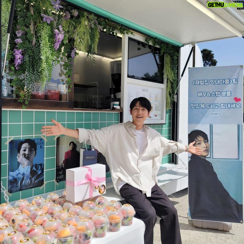 Song Joong-ki Instagram - 재벌집 막내아들 촬영을 응원해주신 모든 분들께 감사드립니다. 덕분에 힘내서 촬영했어요 항상 감사합니다🤍