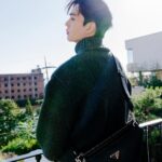 Song Kang Instagram - #광고 #PradaTriangle @prada 눈에 띄는 프라다 심볼 트라이앵글 모양의 백으로 현대적인 매력을 보여주는 프라다 트라이앵글 백 😗