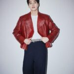 Song Kang Instagram – ❤️💜
@Prada #PradaFW22 #PradaTriangle  미우치아 프라다와 라프 시몬스가 함께하는 프라다 2022년 가을/ 겨울 (FW22) 남성복 컬렉션을 1월 16일 한국시간으로 오후 10시에 프라다 닷컴을 통해 함께 보실 수 있습니다.