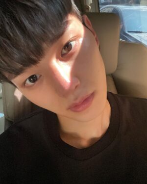 Song Kang Instagram - 머리가아 짧아 졌슴다🥸