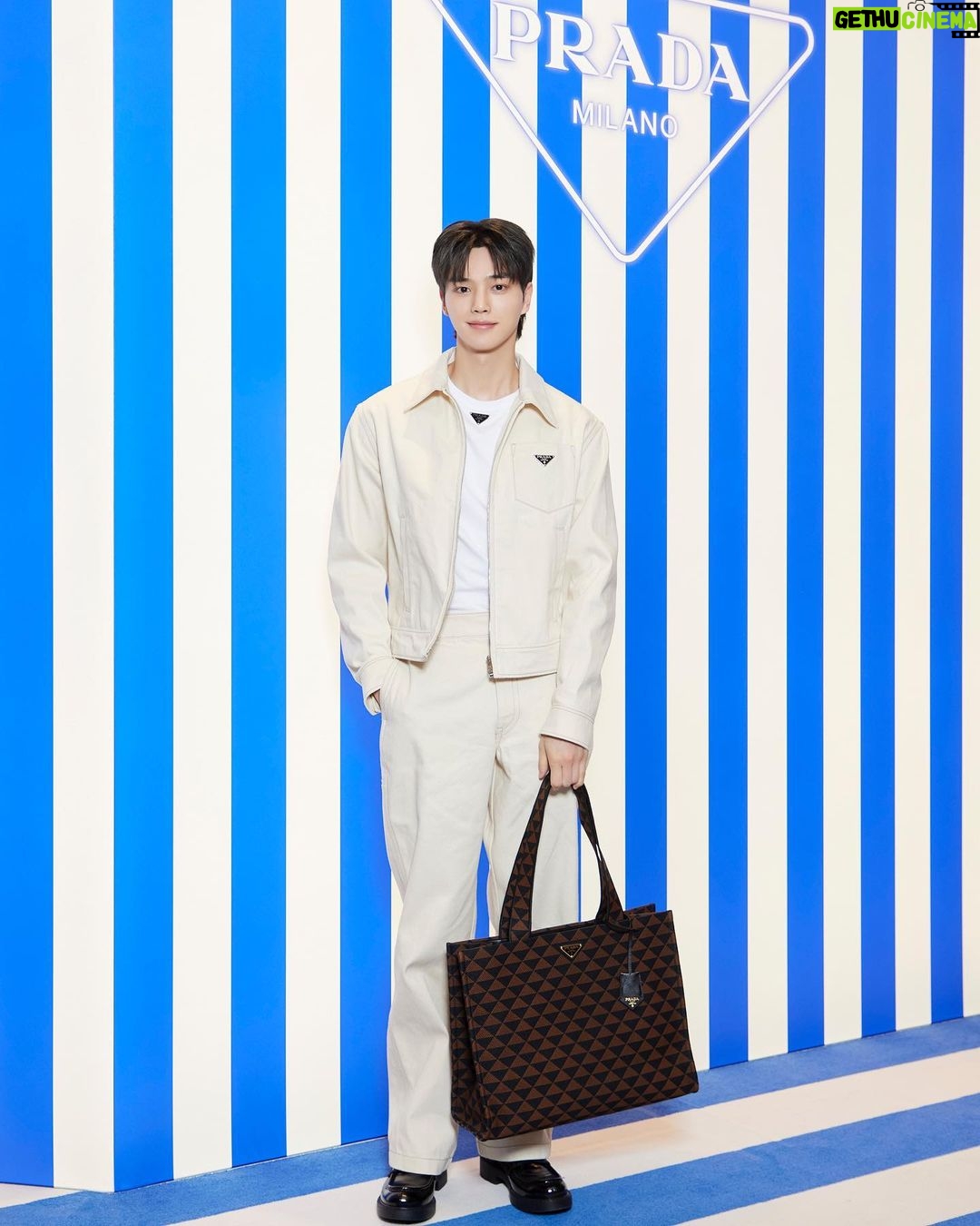 Song Kang Instagram - #광고 #PradaTropico @prada 프라다의 아이코닉 심볼들을 만나볼수있었던, 트리피코 팝업☺️☺️😍 갤러리아명품관 EAST (Galleria Luxury Hall EAST)