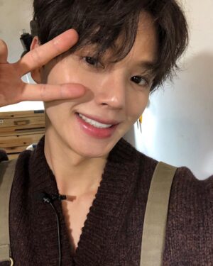 Song Kang Instagram - 송편들 이번주 토요일날 곧 만나요오😍🥰