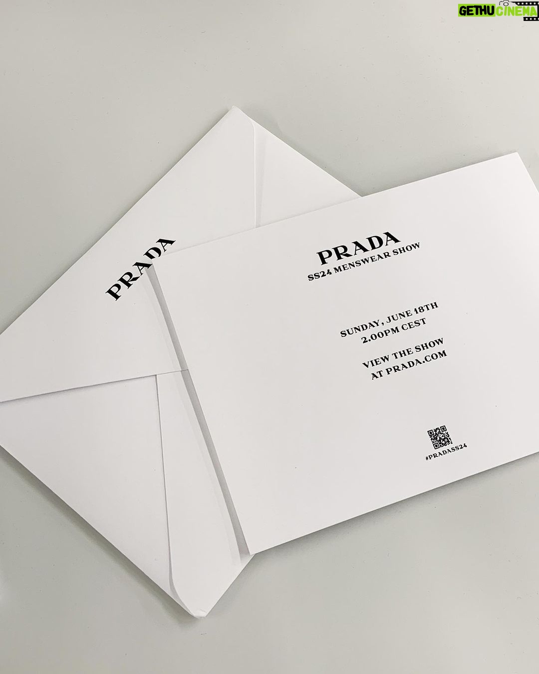 Song Kang Instagram - @prada #PradaSS24 미우치아 프라다와 라프 시몬스가 함께하는 프라다 SS24 남성복 컬렉션. 오후 9시 프라다 닷컴을 통해 함께 보실 수 있습니다☺️