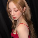 Song Yuqi Instagram - Merry Christmas 🎁 메리 크리스마스 🎄 圣诞节快乐🧑‍🎄 ❤️❤️❤️❤️❤️