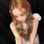 Song Yuqi Instagram - Merry Christmas 🎁 메리 크리스마스 🎄 圣诞节快乐🧑‍🎄 ❤️❤️❤️❤️❤️
