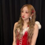 Song Yuqi Instagram - Merry Christmas 🎁 메리 크리스마스 🎄 圣诞节快乐🧑‍🎄 ❤️❤️❤️❤️❤️