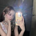 Song Yuqi Instagram - 어쩌면 나도 청순할수 있군😏 🌸🌸🌸