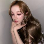 Song Yuqi Instagram - 어쩌면 나도 청순할수 있군😏 🌸🌸🌸