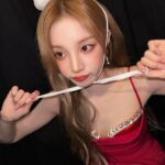 Song Yuqi Instagram - Merry Christmas 🎁 메리 크리스마스 🎄 圣诞节快乐🧑‍🎄 ❤️❤️❤️❤️❤️
