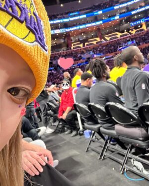 Song Yuqi Instagram - Today was really my lucky day!!
Thank you for all the players that showed us such an amazing game!!
Being a super fan of KingJames for more than 10years,watching him play in game in person has always  been my dream.And!!! Today is really a dream come true 😭 Thank you for inspiring me through out my career.I will step up my game too! Let’s go lakers!!

And ….
Taco Tuesday!!!! 😛

@lakers 
@kingjames