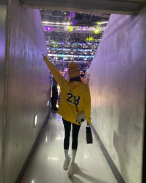 Song Yuqi Instagram - Today was really my lucky day!!
Thank you for all the players that showed us such an amazing game!!
Being a super fan of KingJames for more than 10years,watching him play in game in person has always  been my dream.And!!! Today is really a dream come true 😭 Thank you for inspiring me through out my career.I will step up my game too! Let’s go lakers!!

And ….
Taco Tuesday!!!! 😛

@lakers 
@kingjames