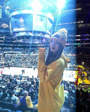 Song Yuqi Instagram - Today was really my lucky day!!
Thank you for all the players that showed us such an amazing game!!
Being a super fan of KingJames for more than 10years,watching him play in game in person has always  been my dream.And!!! Today is really a dream come true 😭 Thank you for inspiring me through out my career.I will step up my game too! Let’s go lakers!!

And ….
Taco Tuesday!!!! 😛

@lakers 
@kingjames
